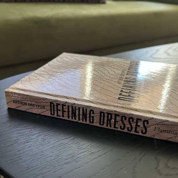 Defining Dresses: A Century of Fashion by Arthur Dreyfus - Picture 4 of 5